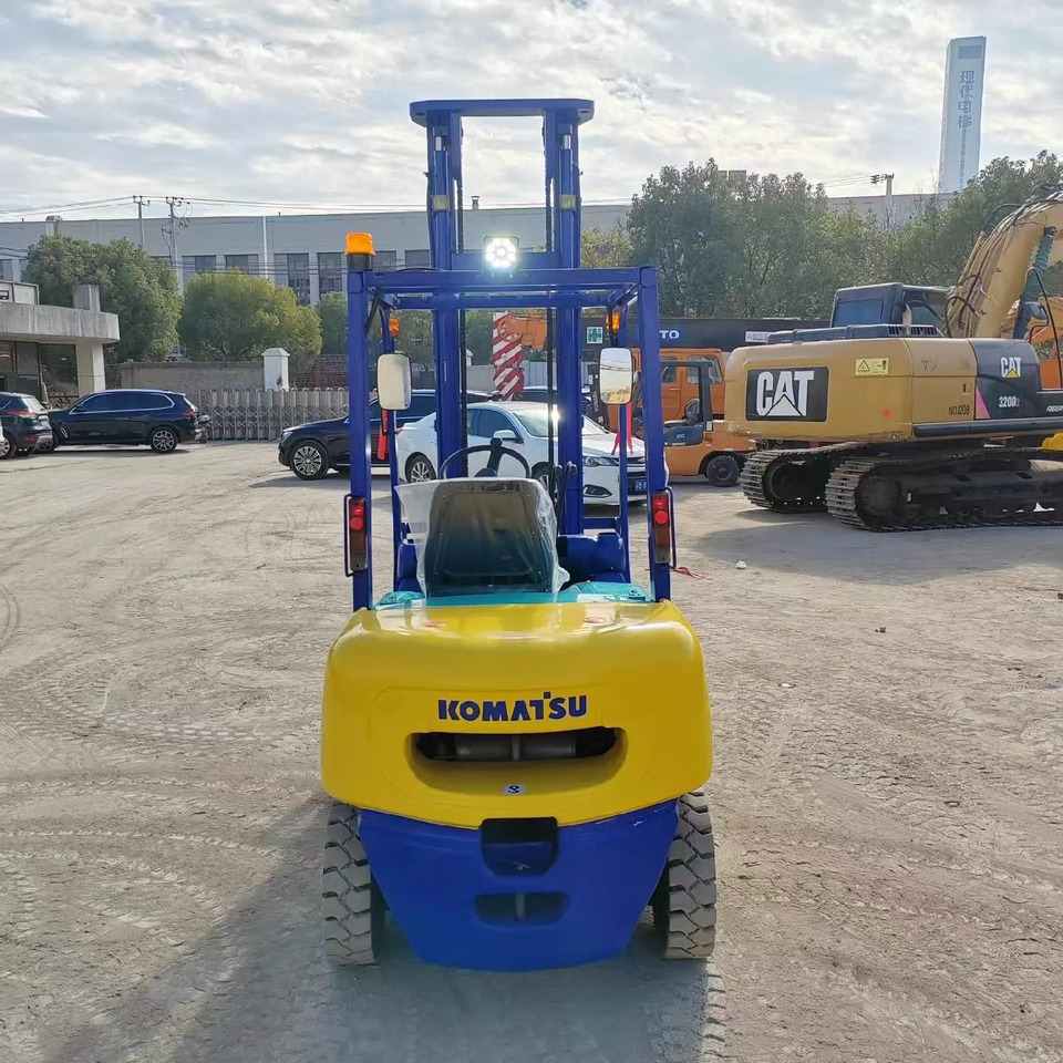 Komatsu 3 ton Diesel Forklift FD30 with Double High Mast - Stivuitor diesel: Foto 1 Komatsu 3 ton Diesel Forklift FD30 with Double High Mast - Stivuitor diesel: Foto 1
