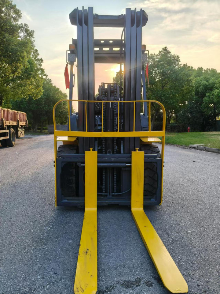 Komatsu Forklift 3 ton Capacity FD30-15, FD30-16, FD30-17 - Stivuitor diesel: Foto 4 Komatsu Forklift 3 ton Capacity FD30-15, FD30-16, FD30-17 - Stivuitor diesel: Foto 4