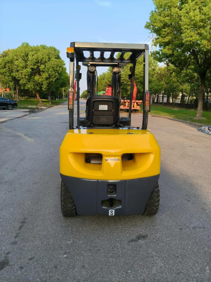 Komatsu Forklift 3 ton Capacity FD30-15, FD30-16, FD30-17 - Stivuitor diesel: Foto 5 Komatsu Forklift 3 ton Capacity FD30-15, FD30-16, FD30-17 - Stivuitor diesel: Foto 5