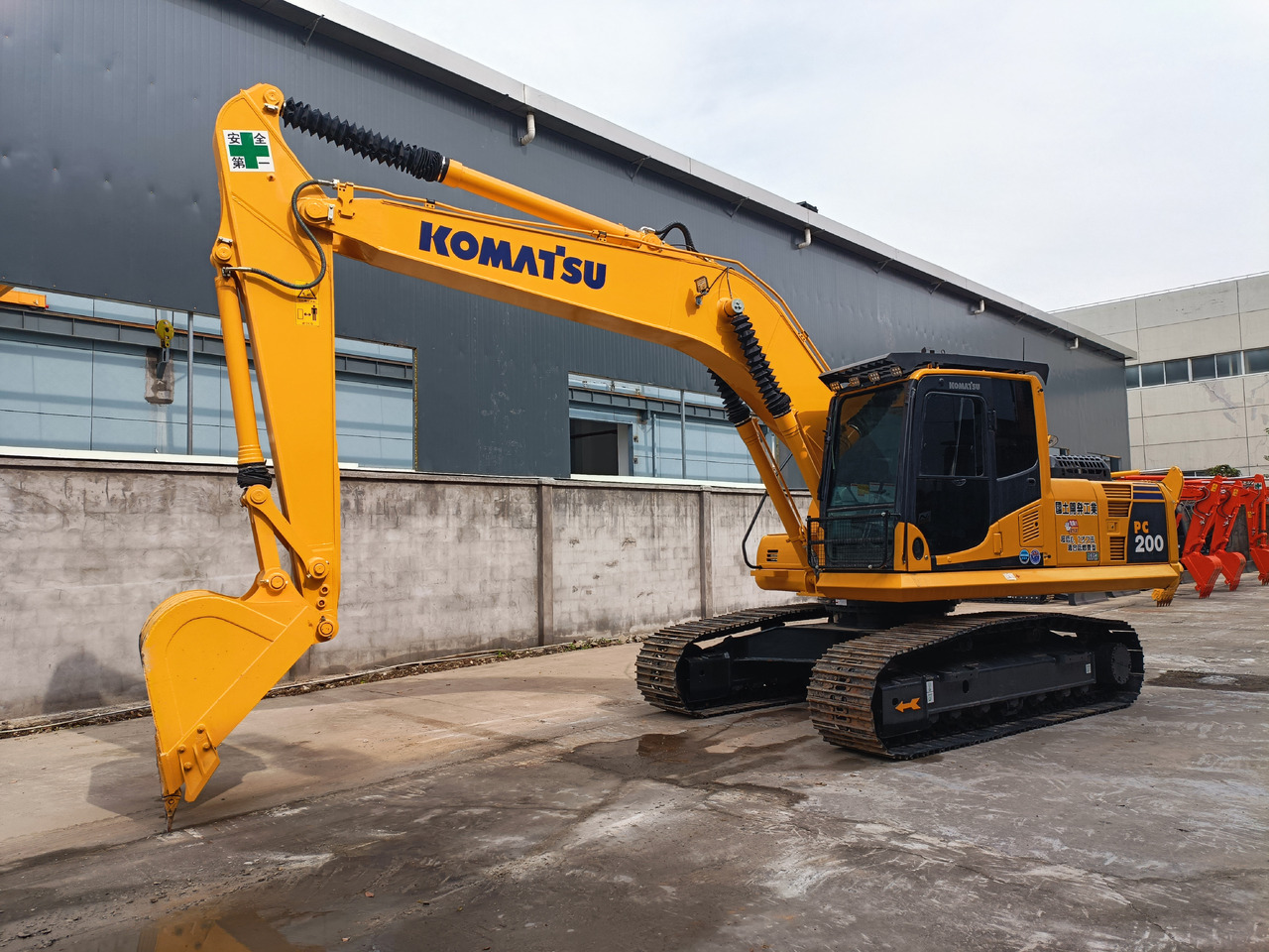 Komatsu Tracked Excavator PC200 Secondhand Condition - Excavator pe şenile: Foto 3 Komatsu Tracked Excavator PC200 Secondhand Condition - Excavator pe şenile: Foto 3