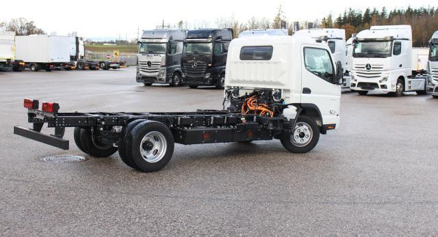 FUSO Canter 4C15E - Camion şasiu: Foto 2 FUSO Canter 4C15E - Camion şasiu: Foto 2