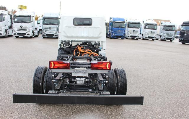 FUSO Canter 4S15E - Camion şasiu: Foto 3 FUSO Canter 4S15E - Camion şasiu: Foto 3