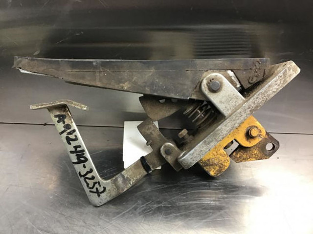 Liebherr Brake Pedal - Pedala: Foto 2 Liebherr Brake Pedal - Pedala: Foto 2