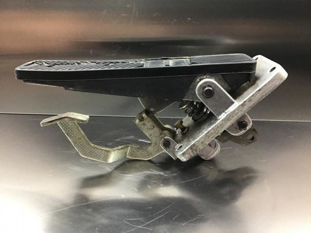 Liebherr Brake Pedal - Pedala: Foto 3 Liebherr Brake Pedal - Pedala: Foto 3