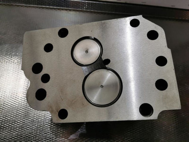 Liebherr Cylinderhead Rebuild - Blocul cilindrilor: Foto 4 Liebherr Cylinderhead Rebuild - Blocul cilindrilor: Foto 4