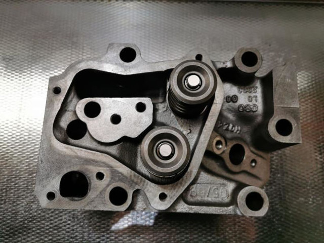 Liebherr Cylinderhead Rebuild - Blocul cilindrilor: Foto 3 Liebherr Cylinderhead Rebuild - Blocul cilindrilor: Foto 3