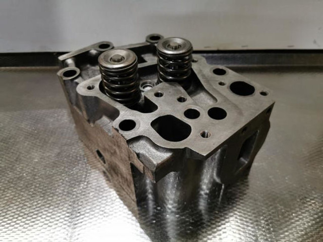 Liebherr Cylinderhead - Blocul cilindrilor: Foto 2 Liebherr Cylinderhead - Blocul cilindrilor: Foto 2