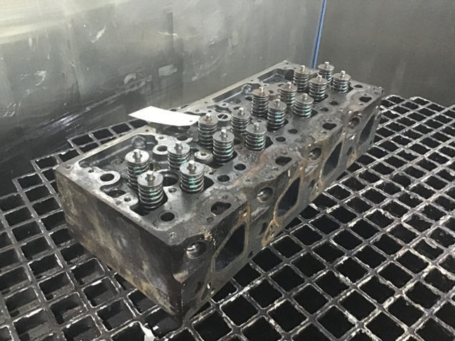 Liebherr Cylinderhead - Blocul cilindrilor: Foto 5 Liebherr Cylinderhead - Blocul cilindrilor: Foto 5