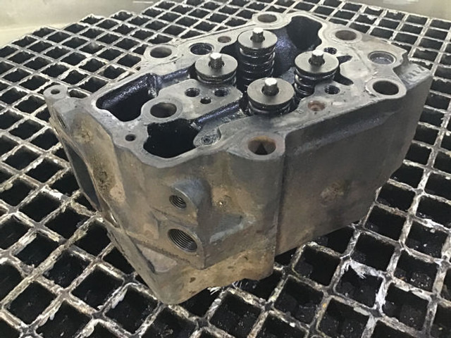 Liebherr Cylinderhead - Blocul cilindrilor: Foto 2 Liebherr Cylinderhead - Blocul cilindrilor: Foto 2