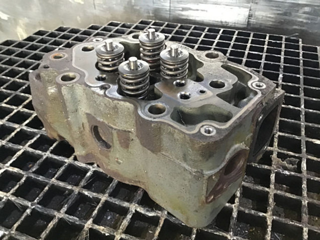 Liebherr Cylinderhead - Blocul cilindrilor: Foto 2 Liebherr Cylinderhead - Blocul cilindrilor: Foto 2
