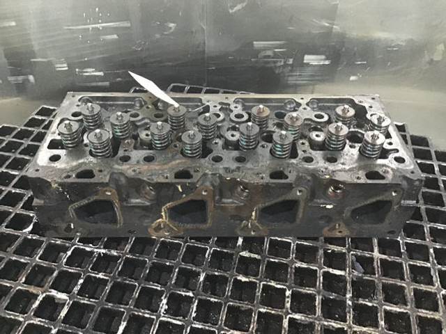 Liebherr Cylinderhead - Blocul cilindrilor: Foto 3 Liebherr Cylinderhead - Blocul cilindrilor: Foto 3