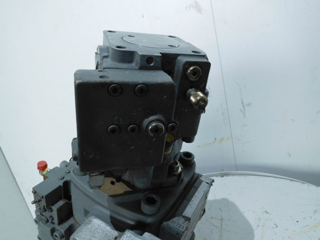Liebherr Fan Drive Pump - Motor şi piese: Foto 2 Liebherr Fan Drive Pump - Motor şi piese: Foto 2