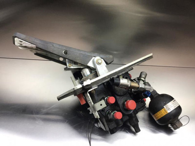 Liebherr L524 / L528 / L538 / L542 - Pedala: Foto 5 Liebherr L524 / L528 / L538 / L542 - Pedala: Foto 5