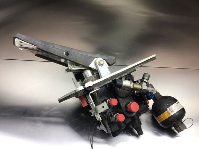 Liebherr L524 / L528 / L538 / L542 - Pedala: Foto 2 Liebherr L524 / L528 / L538 / L542 - Pedala: Foto 2