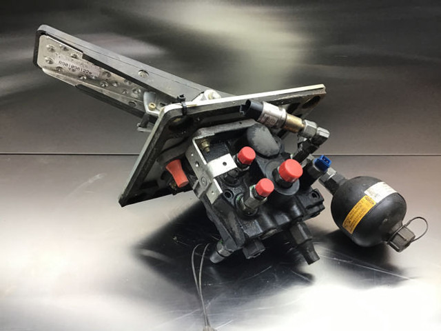 Liebherr L524 / L528 / L538 / L542 - Pedala: Foto 1 Liebherr L524 / L528 / L538 / L542 - Pedala: Foto 1