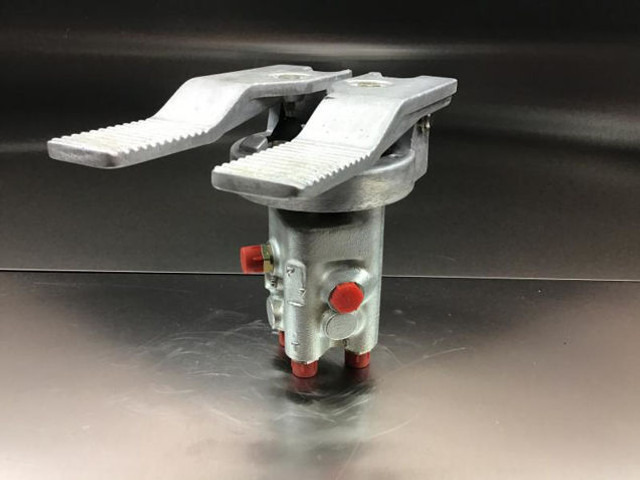 Liebherr Pilot Control Unit - Pedala: Foto 1 Liebherr Pilot Control Unit - Pedala: Foto 1