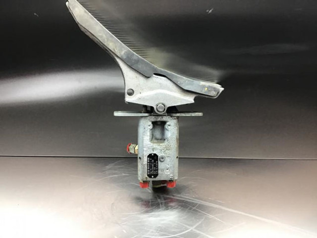 Liebherr Pilot Control Unit - Pedala: Foto 4 Liebherr Pilot Control Unit - Pedala: Foto 4