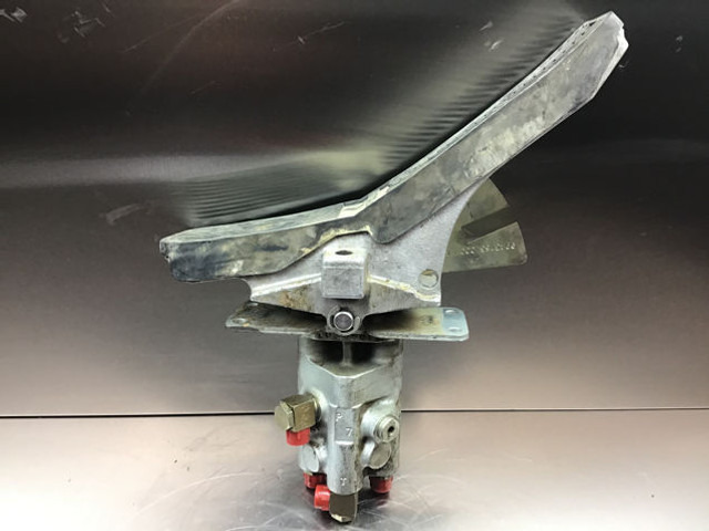 Liebherr Pilot Control Unit - Pedala: Foto 3 Liebherr Pilot Control Unit - Pedala: Foto 3