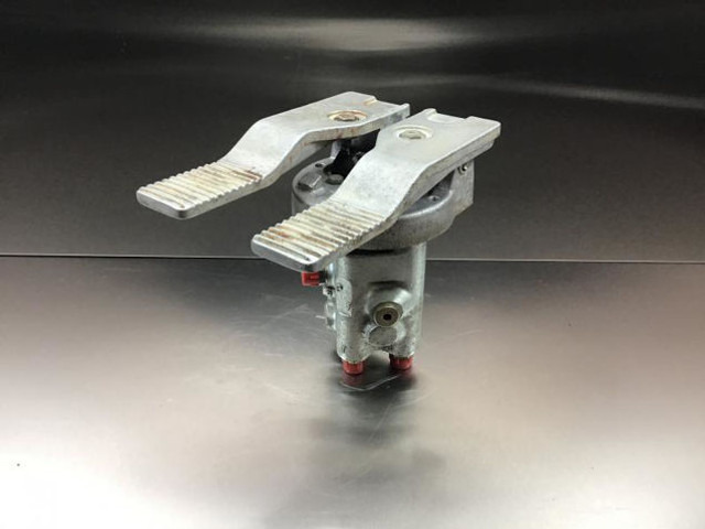 Liebherr Pilot Control Unit - Pedala: Foto 1 Liebherr Pilot Control Unit - Pedala: Foto 1