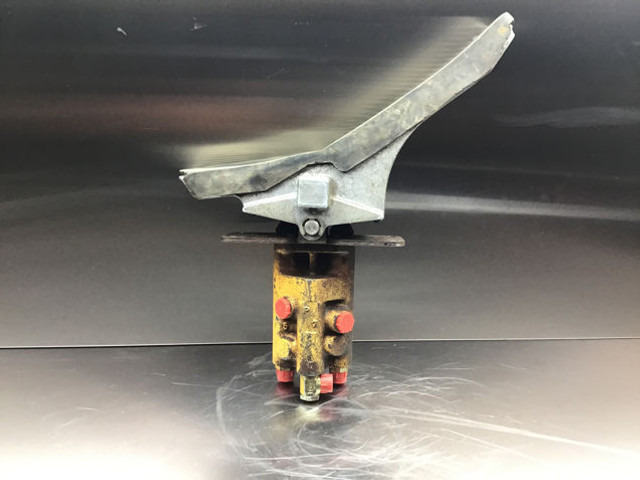 Liebherr Pilot Control Unit - Pedala: Foto 3 Liebherr Pilot Control Unit - Pedala: Foto 3