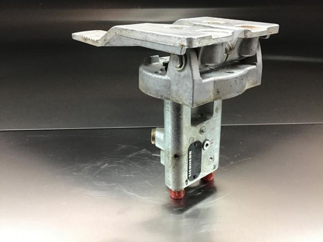 Liebherr Pilot Control Unit - Pedala: Foto 2 Liebherr Pilot Control Unit - Pedala: Foto 2