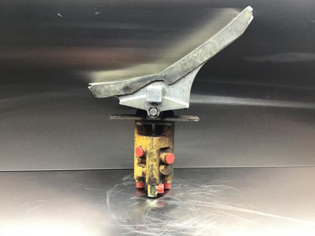 Pedala Liebherr Pilot Control Unit: Foto 7 Pedala Liebherr Pilot Control Unit: Foto 7