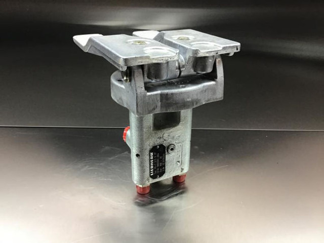 Liebherr Pilot Control Unit - Pedala: Foto 2 Liebherr Pilot Control Unit - Pedala: Foto 2