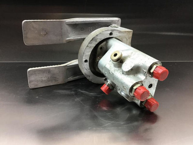 Liebherr Pilot Control Unit - Pedala: Foto 4 Liebherr Pilot Control Unit - Pedala: Foto 4