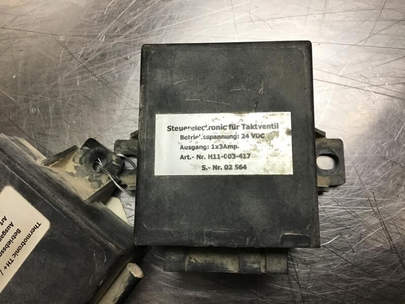 Liebherr R914B / R904 / A904 Li / A900C Li / A900B Li / A924B Li / A924 li / A914 Li / A934 Li / A934B Li / A944B Li / A914B Li / R924 B - Sistem electric: Foto 3 Liebherr R914B / R904 / A904 Li / A900C Li / A900B Li / A924B Li / A924 li / A914 Li / A934 Li / A934B Li / A944B Li / A914B Li / R924 B - Sistem electric: Foto 3