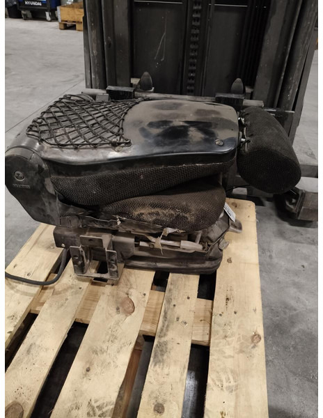 Liebherr R926 COMP / R946 LC / R946 LC-V / R946 NLC / R946 S-HD / R950 / R950 LC-V / R950 S-HD / R922 LC / R926 LC / R920 LC / R920 NLC / - Scaun: Foto 2 Liebherr R926 COMP / R946 LC / R946 LC-V / R946 NLC / R946 S-HD / R950 / R950 LC-V / R950 S-HD / R922 LC / R926 LC / R920 LC / R920 NLC / - Scaun: Foto 2