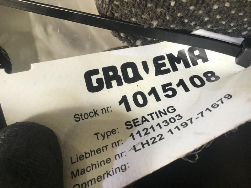 Liebherr R926 COMP / R946 LC / R946 LC-V / R946 NLC / R946 S-HD / R950 / R950 LC-V / R950 S-HD / R922 LC / R926 LC / R920 LC / R920 NLC / - Scaun: Foto 3 Liebherr R926 COMP / R946 LC / R946 LC-V / R946 NLC / R946 S-HD / R950 / R950 LC-V / R950 S-HD / R922 LC / R926 LC / R920 LC / R920 NLC / - Scaun: Foto 3
