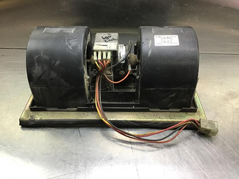 Liebherr R946 LC / R946 NLC / R956 / R976 / R926 LC / R920 / R920 LC - Ventilator habitaclu: Foto 3 Liebherr R946 LC / R946 NLC / R956 / R976 / R926 LC / R920 / R920 LC - Ventilator habitaclu: Foto 3