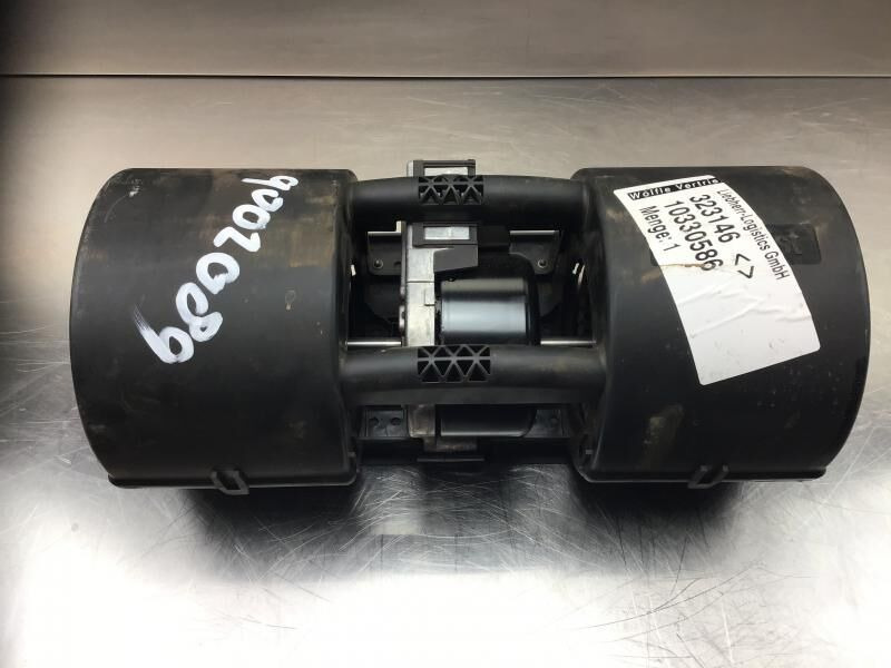 Liebherr R946 LC / R946 NLC / R956 / R976 / R926 LC / R920 / R920 LC - Ventilator habitaclu: Foto 2 Liebherr R946 LC / R946 NLC / R956 / R976 / R926 LC / R920 / R920 LC - Ventilator habitaclu: Foto 2