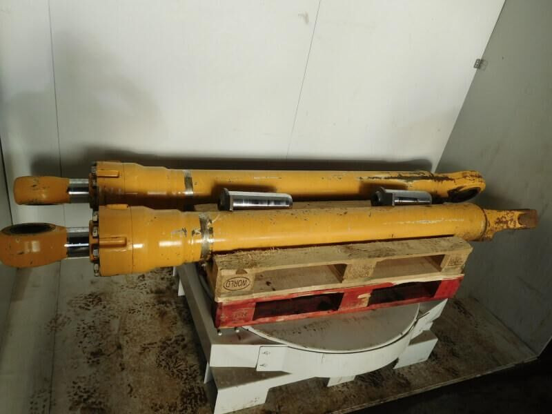 Liebherr R964C / R970 / R964 / R966 - Cilindru hidraulic: Foto 1 Liebherr R964C / R970 / R964 / R966 - Cilindru hidraulic: Foto 1