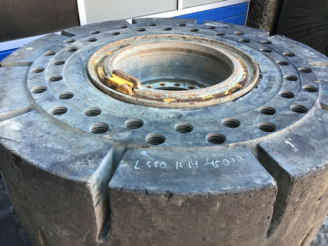 Liebherr Tires 23,5R25 - Anvelope și jante: Foto 2 Liebherr Tires 23,5R25 - Anvelope și jante: Foto 2