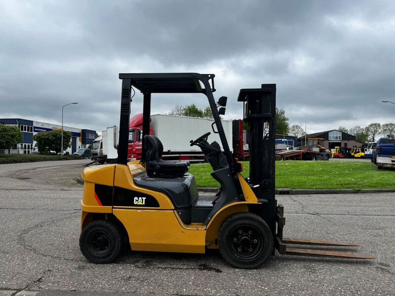 Caterpillar DP25NT - Stivuitor diesel: Foto 1 Caterpillar DP25NT - Stivuitor diesel: Foto 1