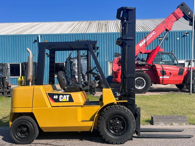 Caterpillar DP40K2 - Stivuitor diesel: Foto 1 Caterpillar DP40K2 - Stivuitor diesel: Foto 1