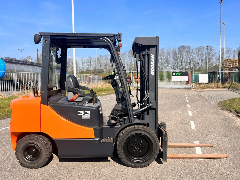 Doosan D33S- 7 - Stivuitor diesel: Foto 1 Doosan D33S- 7 - Stivuitor diesel: Foto 1