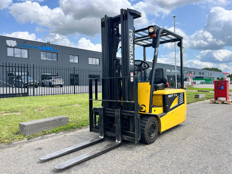 Hyundai 18BT-7 - Electrostivuitor: Foto 4 Hyundai 18BT-7 - Electrostivuitor: Foto 4