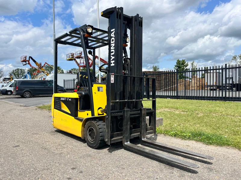 Hyundai 18BT-7 - Electrostivuitor: Foto 3 Hyundai 18BT-7 - Electrostivuitor: Foto 3