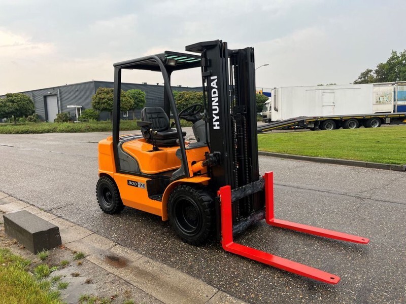 Hyundai 30D-7E - Stivuitor diesel: Foto 3 Hyundai 30D-7E - Stivuitor diesel: Foto 3