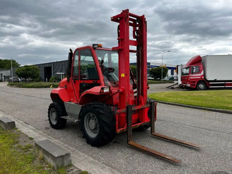 Manitou M30-4 4X4 - Stivuitor de teren dificil: Foto 4 Manitou M30-4 4X4 - Stivuitor de teren dificil: Foto 4