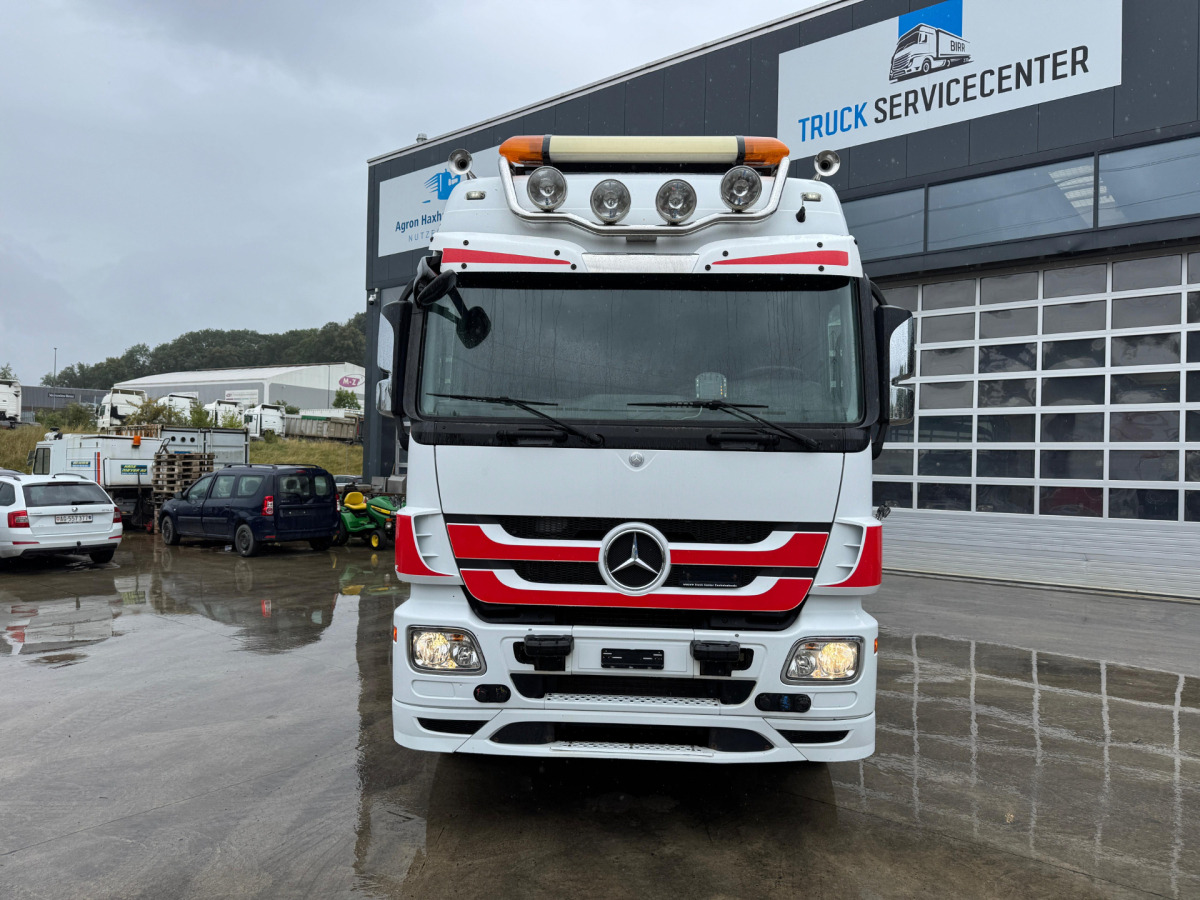 MERCEDES Actros 2044 4x4 - Cap tractor: Foto 2 MERCEDES Actros 2044 4x4 - Cap tractor: Foto 2