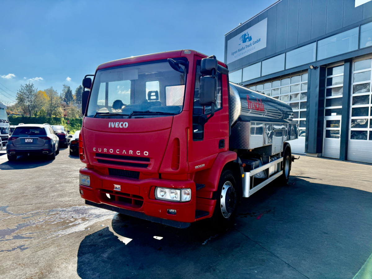 IVECO 180E28 4x2 Milchtank - Camion cisternă: Foto 1 IVECO 180E28 4x2 Milchtank - Camion cisternă: Foto 1