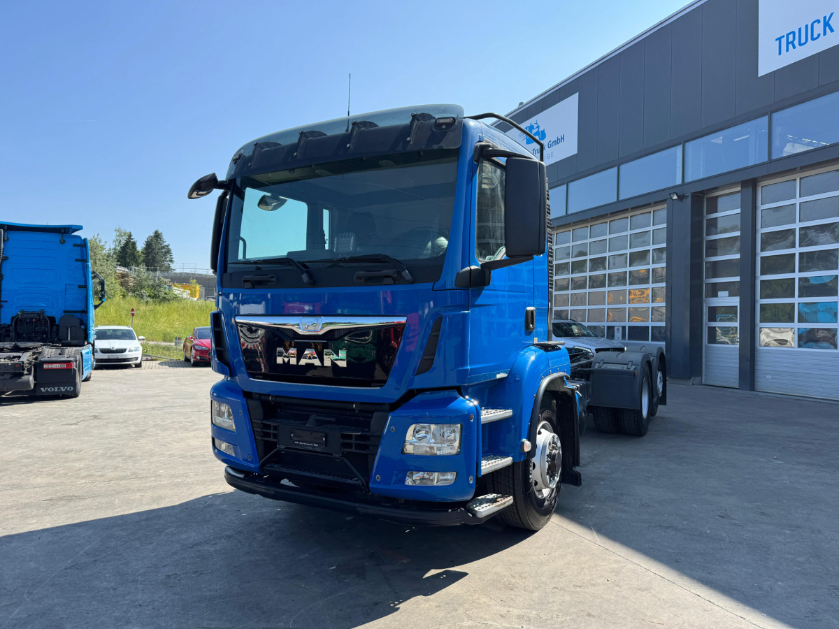 MAN TGS 26.440 6x2/4 Fahrgestell - Camion şasiu: Foto 1 MAN TGS 26.440 6x2/4 Fahrgestell - Camion şasiu: Foto 1