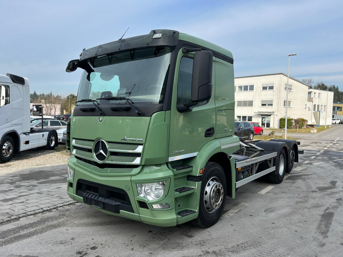 MERCEDES Actros 2543 6x2 - Camion şasiu: Foto 1 MERCEDES Actros 2543 6x2 - Camion şasiu: Foto 1