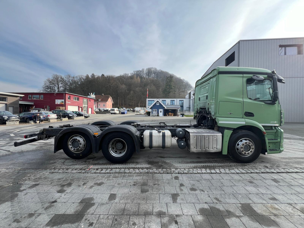 MERCEDES Actros 2543 6x2 - Camion şasiu: Foto 3 MERCEDES Actros 2543 6x2 - Camion şasiu: Foto 3