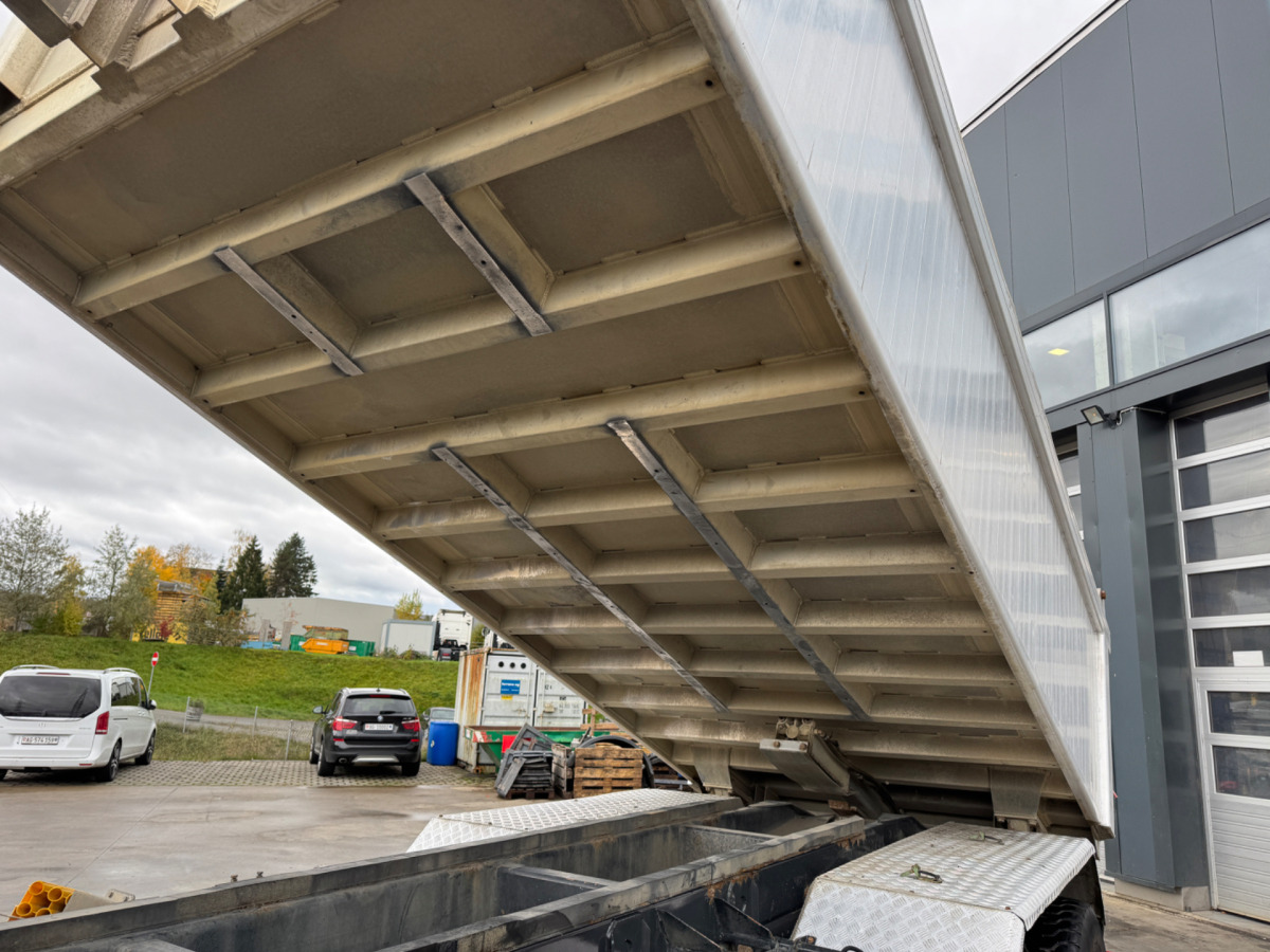 MERCEDES Actros 3248 8x4 Rückwärtskipper - Camion basculantă: Foto 3 MERCEDES Actros 3248 8x4 Rückwärtskipper - Camion basculantă: Foto 3