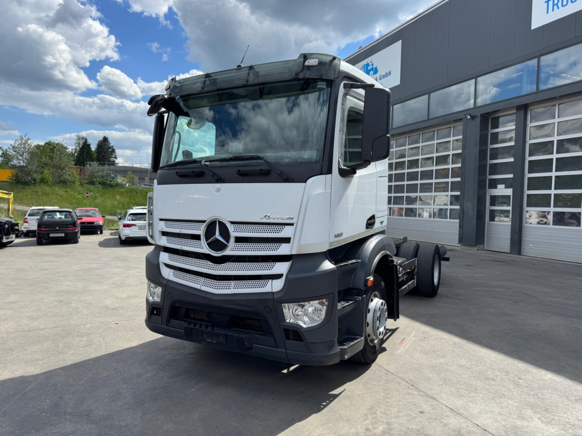MERCEDES Antos 1851 4x2 - Camion şasiu: Foto 1 MERCEDES Antos 1851 4x2 - Camion şasiu: Foto 1