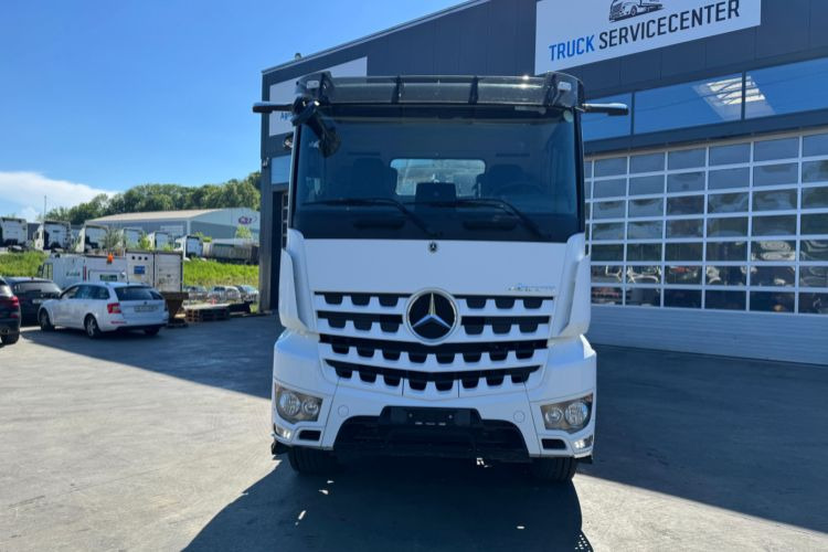 Mercedes-Benz Arocs 3251 8x4 - Camion cu cârlig: Foto 2 Mercedes-Benz Arocs 3251 8x4 - Camion cu cârlig: Foto 2